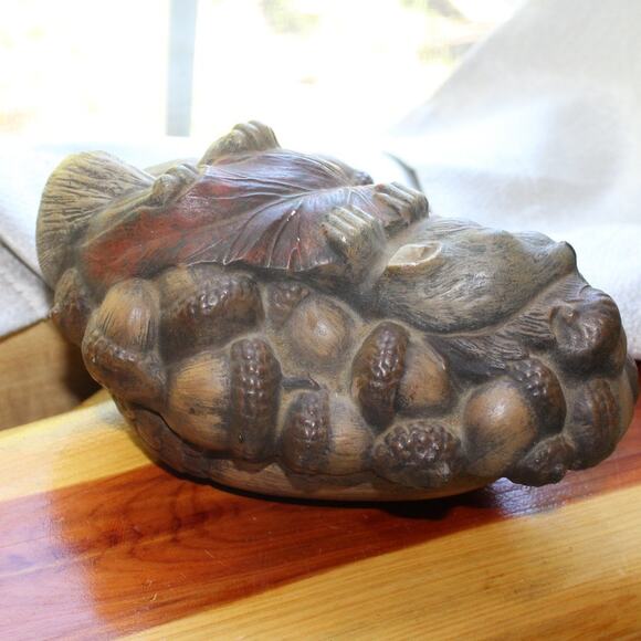 Provincial Mold Sleeping Squirrel Covered Dish. - Picture 5 of 9